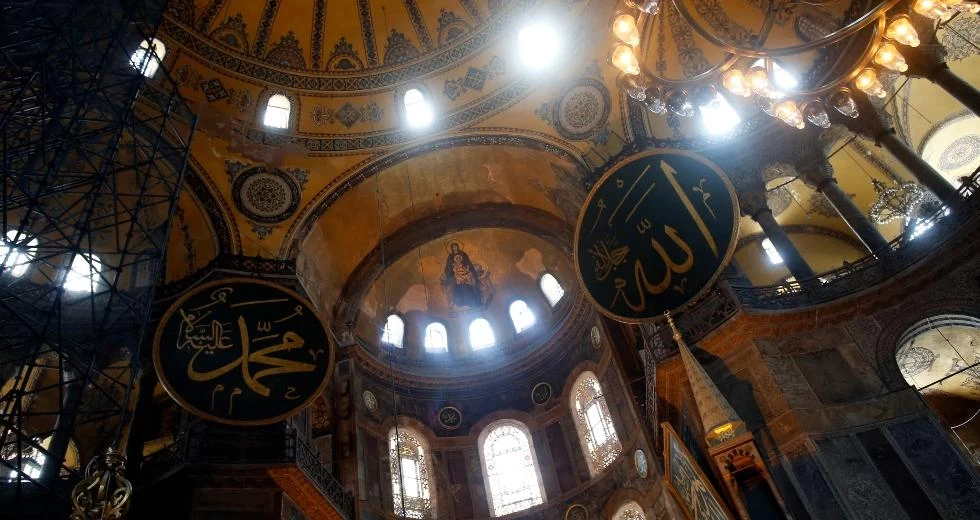 Άγκυρα: «Δική μας η Αγία Σοφία - Δικαίωμά μας να την κάνουμε τζαμί –Προκατειλημμένη η απόφαση UNESCO»